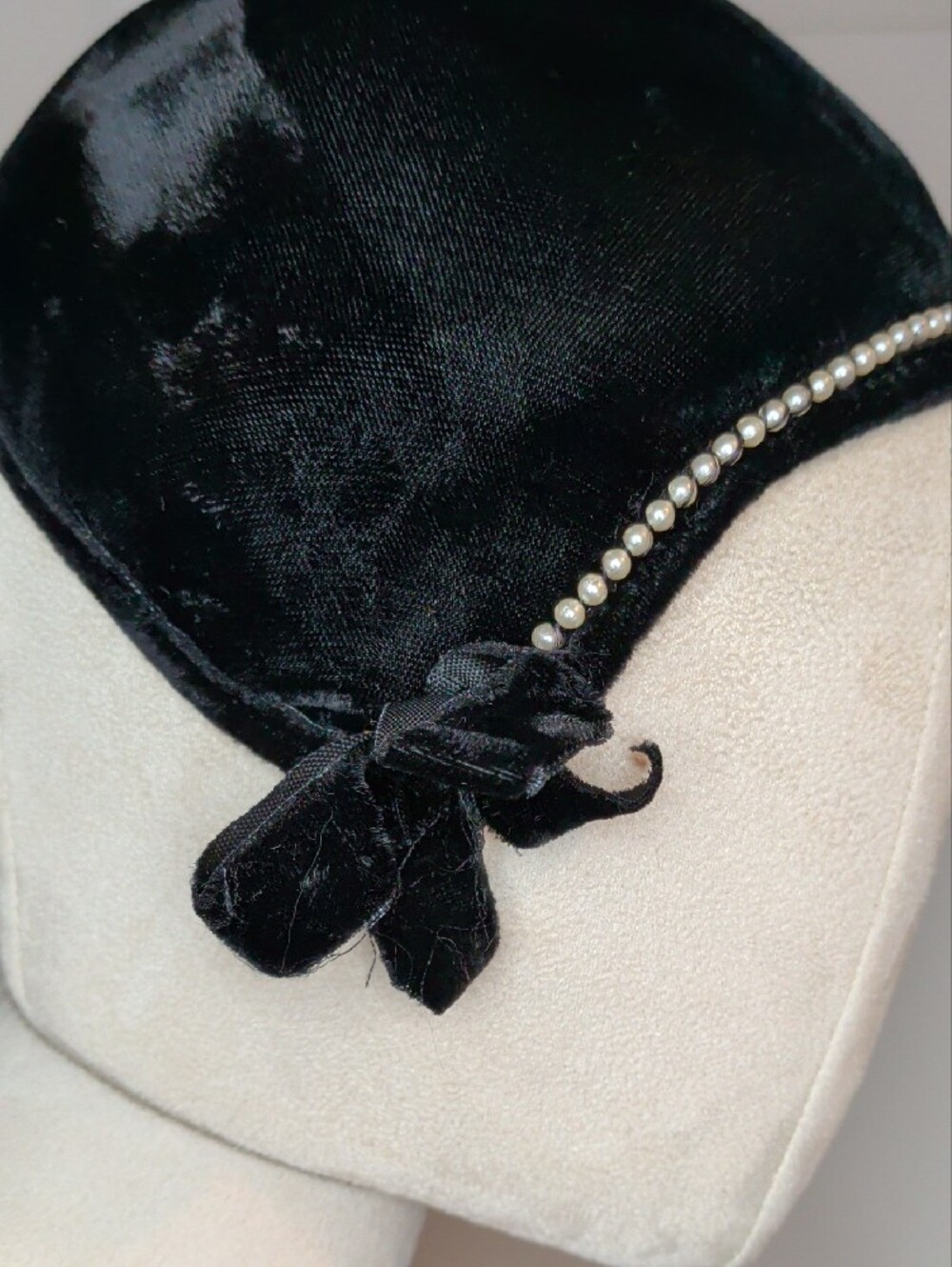 Vintage 40s Black Velvet Juliet Cap Pearl Fascinator Hat Flapper Girl Formal - Picture 5 of 6
